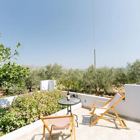 펜션 Myrsini's House - Neapoli Garden & Grove Retreat *