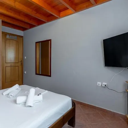 Myrsini's House - Neapoli Garden & Grove Retreat *