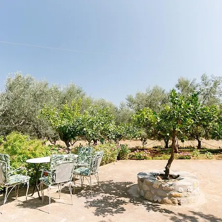 펜션 Myrsini's House - Neapoli Garden & Grove Retreat *