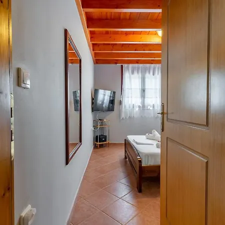 Myrsini's House - Neapoli Garden & Grove Retreat Sklavouna